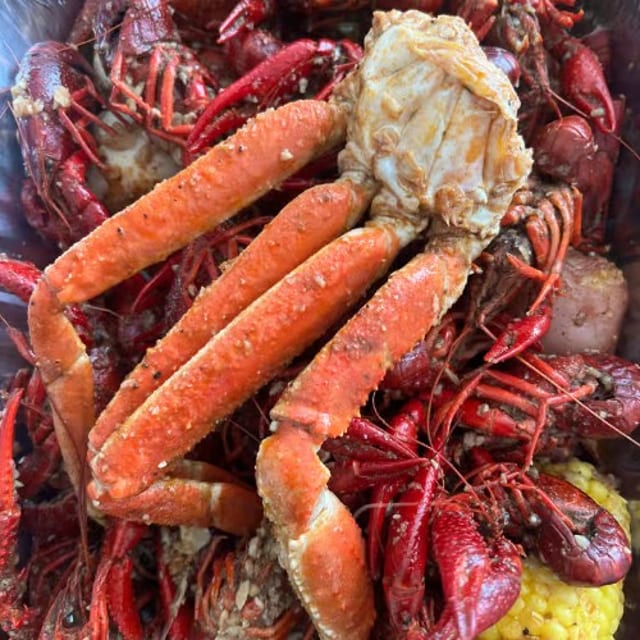 1/2Lb Snow Crab Legs.